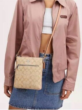 Coach NEW nwot Beige Signature Logo leather creme Tan/Beige Pink never used